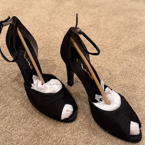 Shoes - Picture 2 of 9